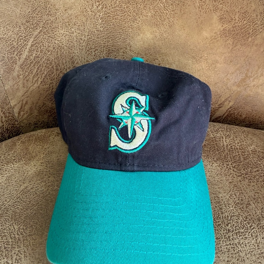 47 Brand Seattle Mariners fitted cap. Size Medium. NWOT. Never been worn.